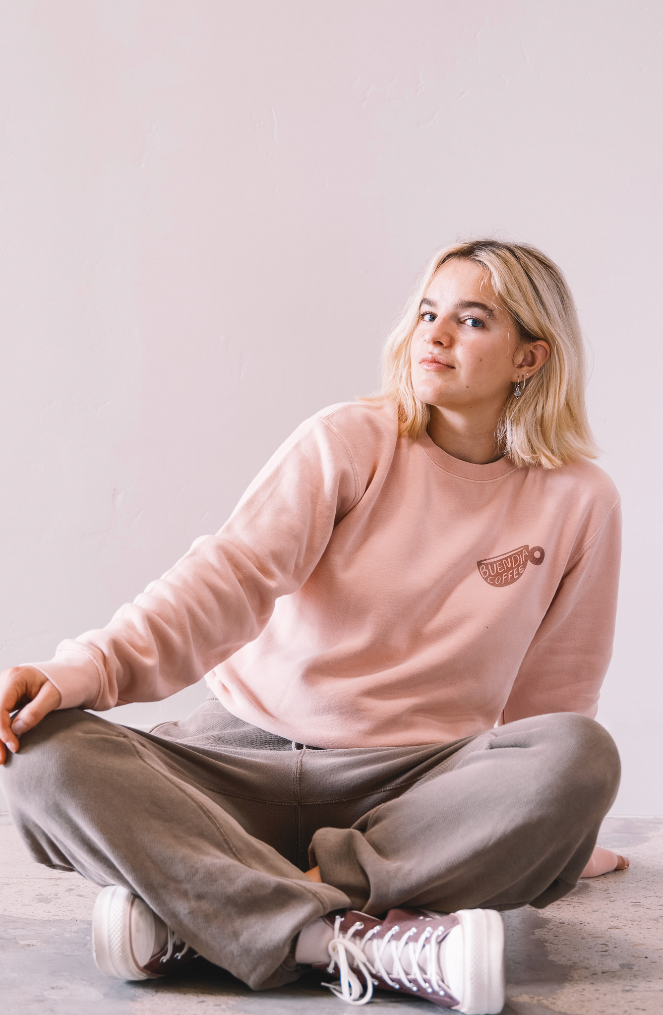 Buen Dia Coffee Mug Crewneck in Pink