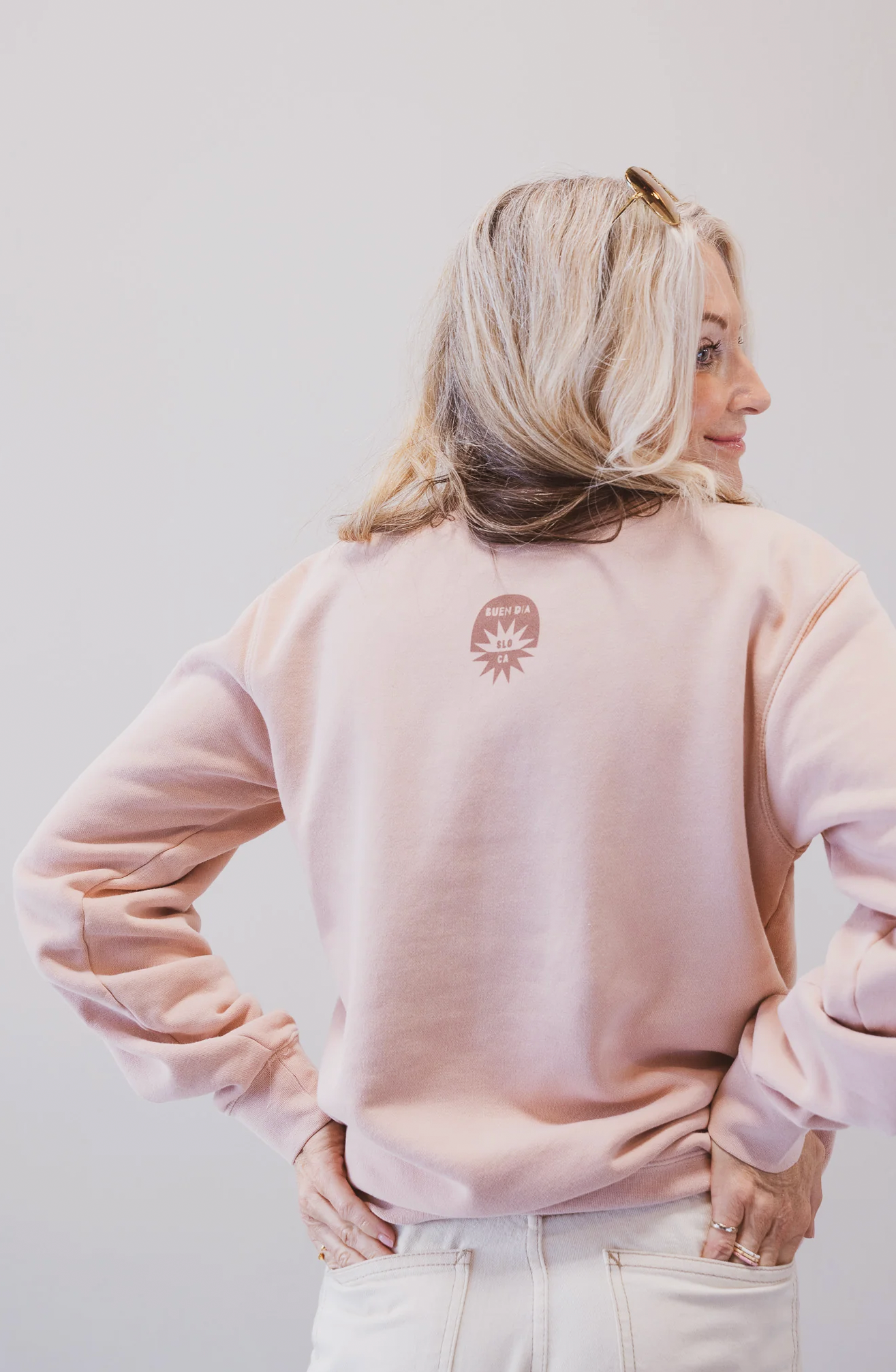 Buen Dia Coffee Mug Crewneck in Pink