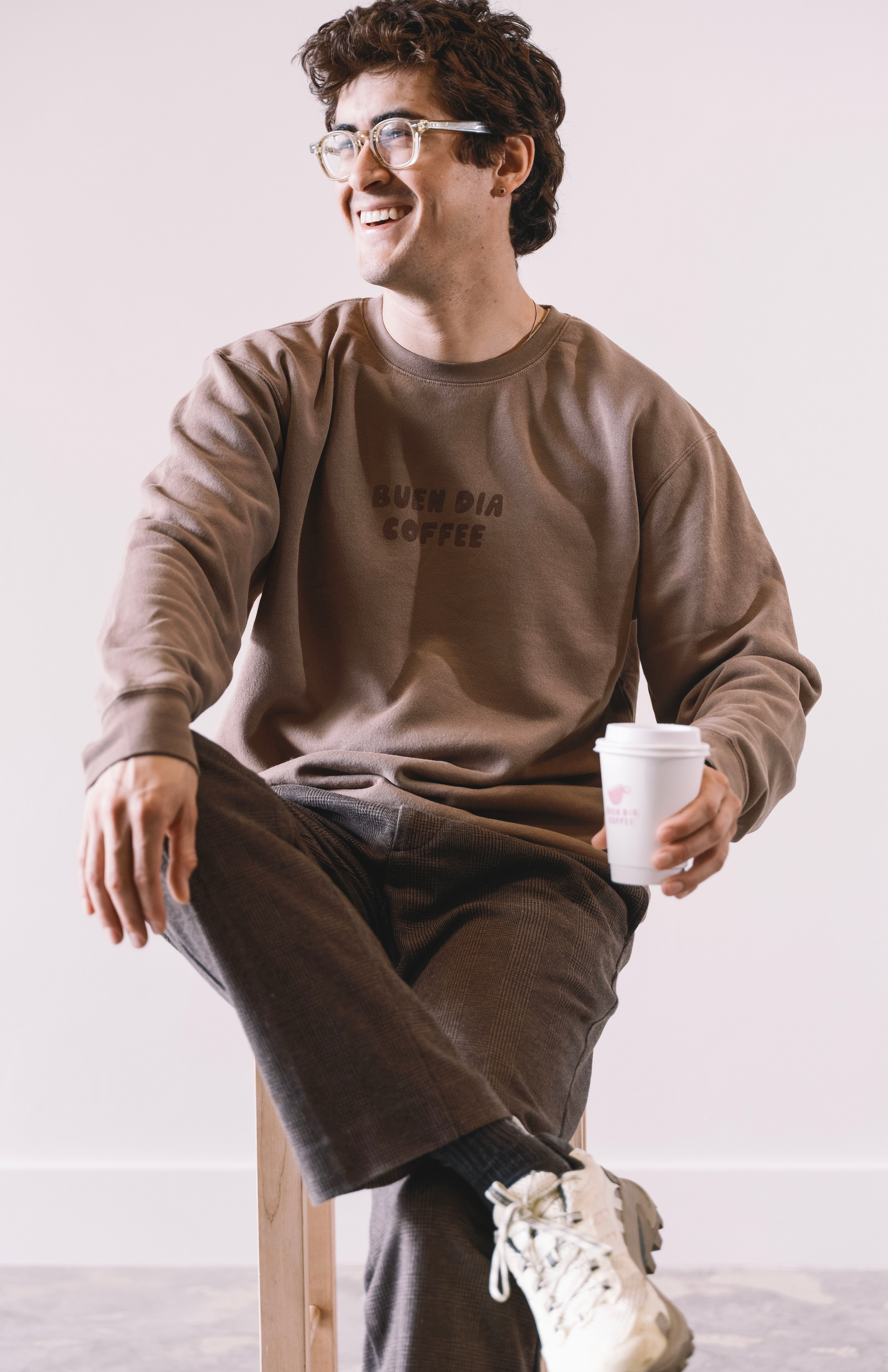 BUEN DIA COFFEE CREWNECK IN BROWN
