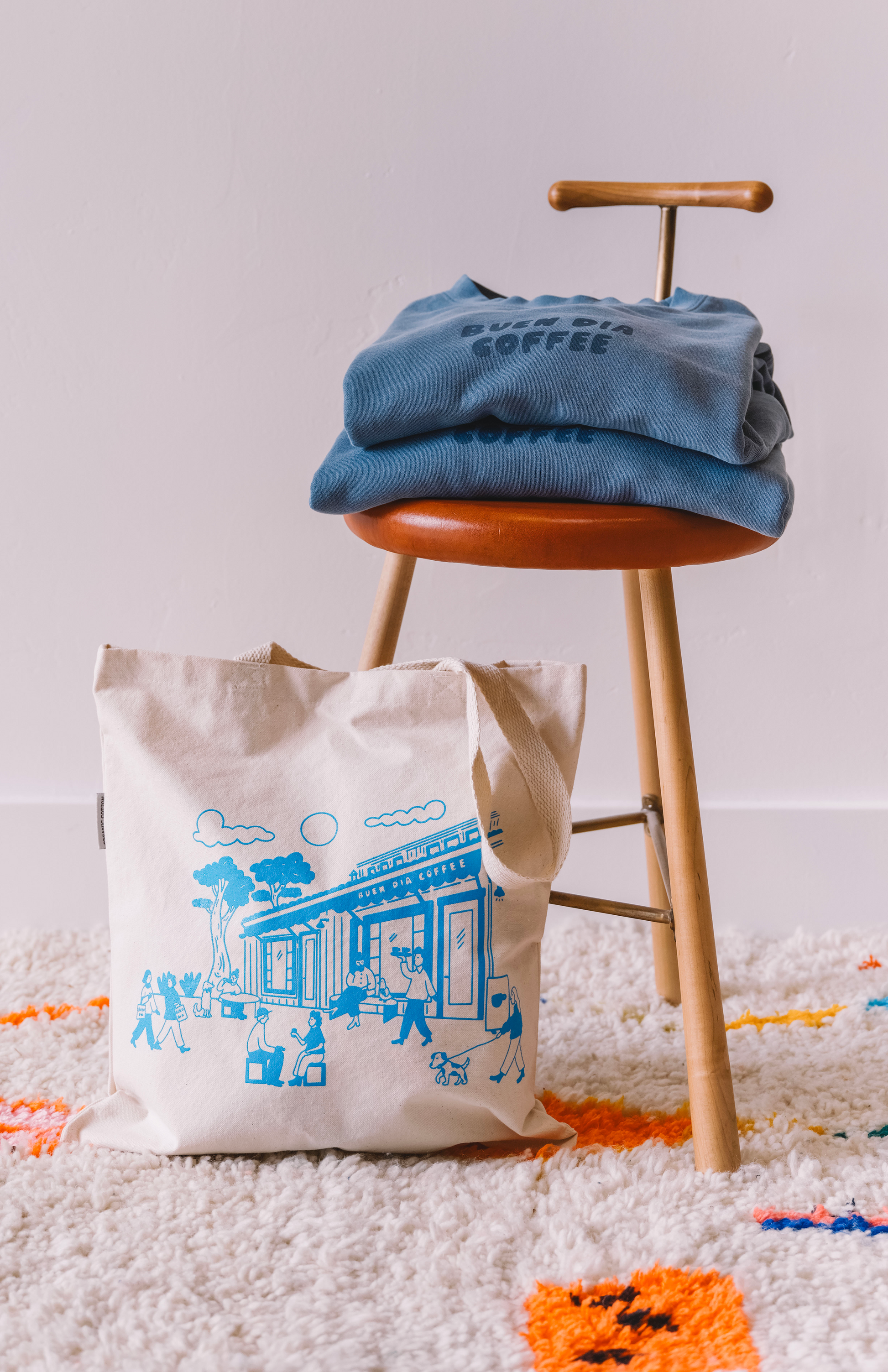 COFFEE SHOP TOTE IN BLUE